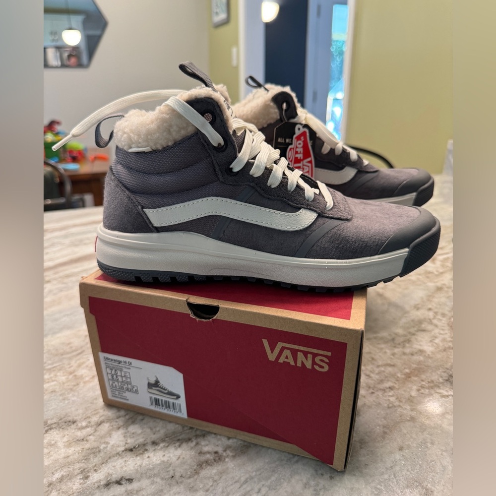 NWT Vans Ultrarange Hi DL MTE Shoes, Sherpa/Quiet Shade 8.5 gray